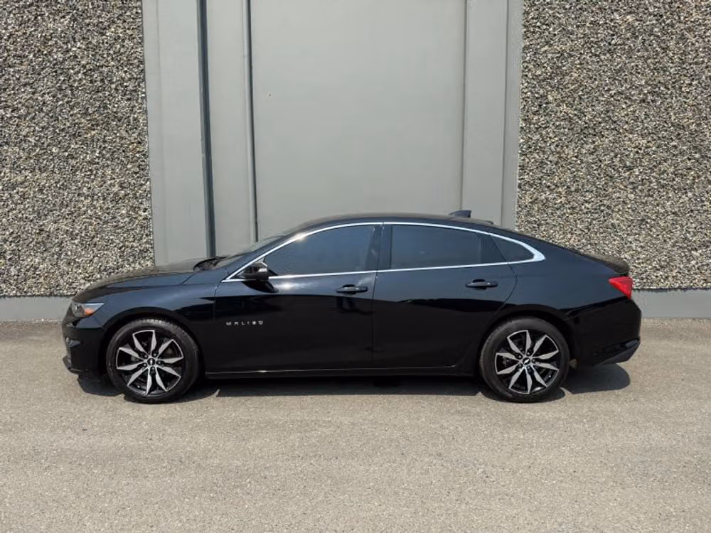 2018 Chevrolet Malibu LT Image 2