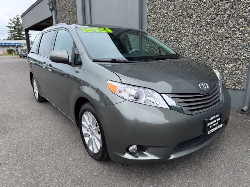 2013 Toyota Sienna XLE 7-Passenger Passenger Image 4