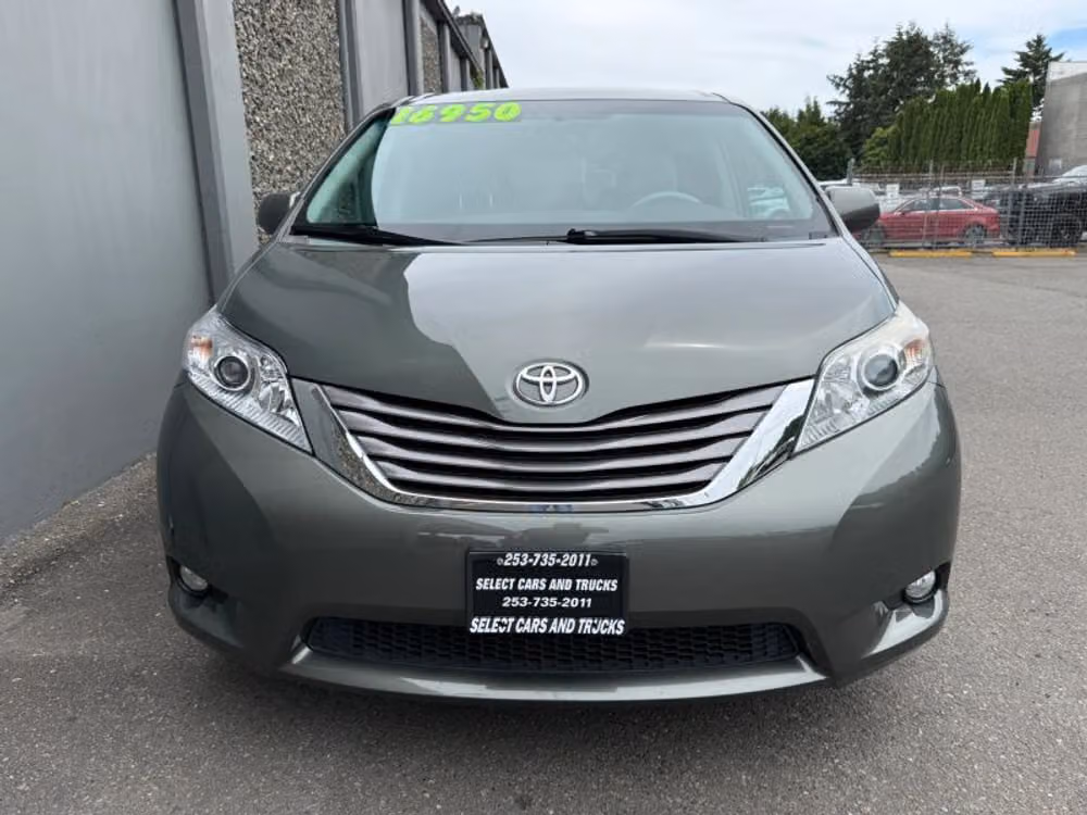 2013 Toyota Sienna XLE 7-Passenger Passenger Image 7