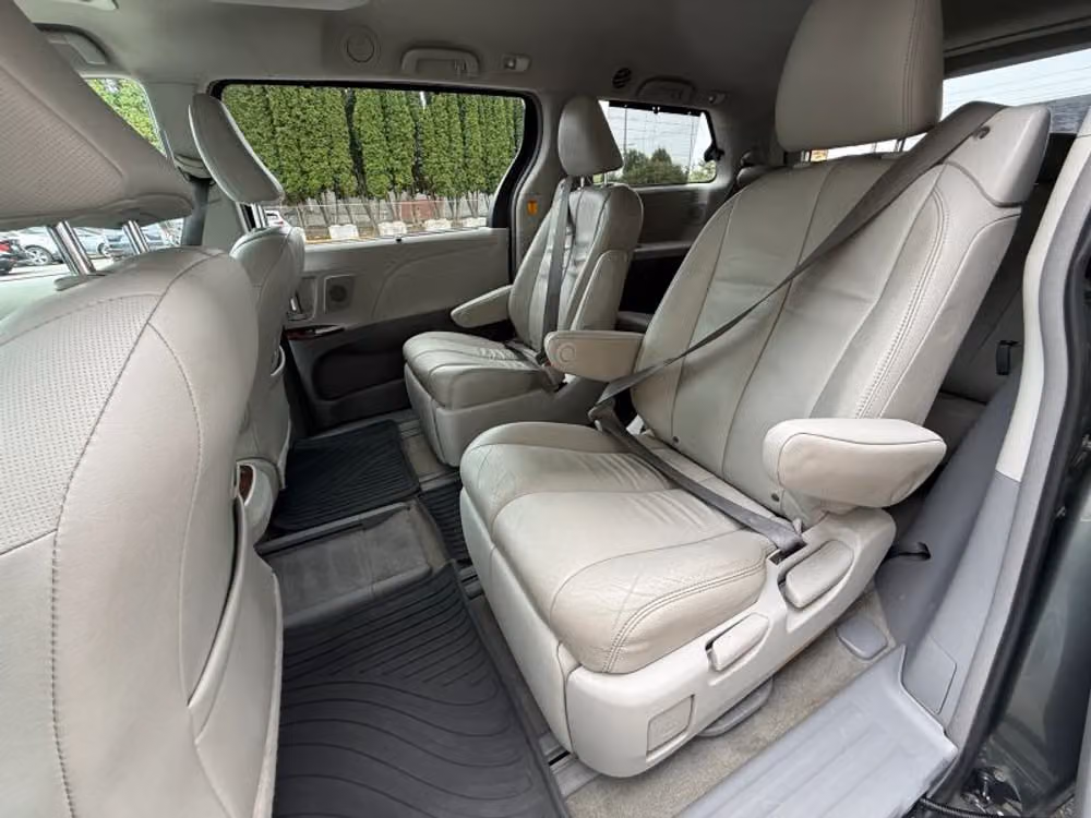 2013 Toyota Sienna XLE 7-Passenger Passenger Image 14