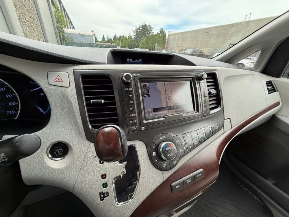 2013 Toyota Sienna XLE 7-Passenger Passenger Image 10