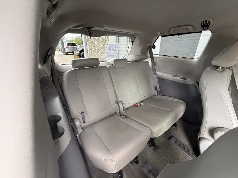 2013 Toyota Sienna XLE 7-Passenger Passenger Image 16