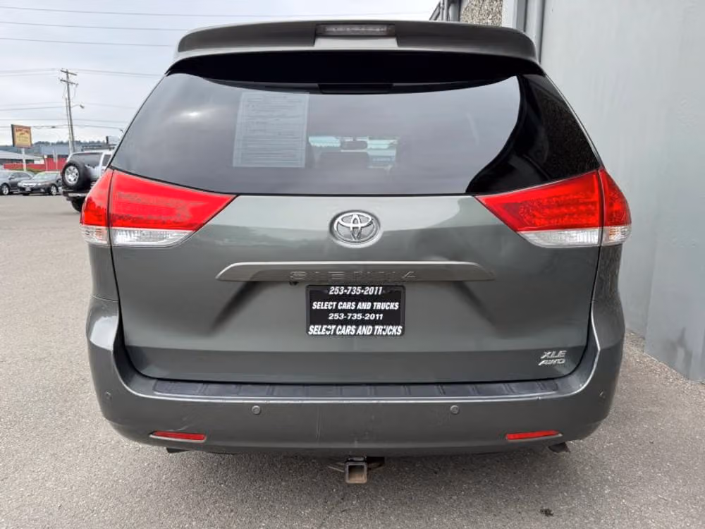 2013 Toyota Sienna XLE 7-Passenger Passenger Image 8