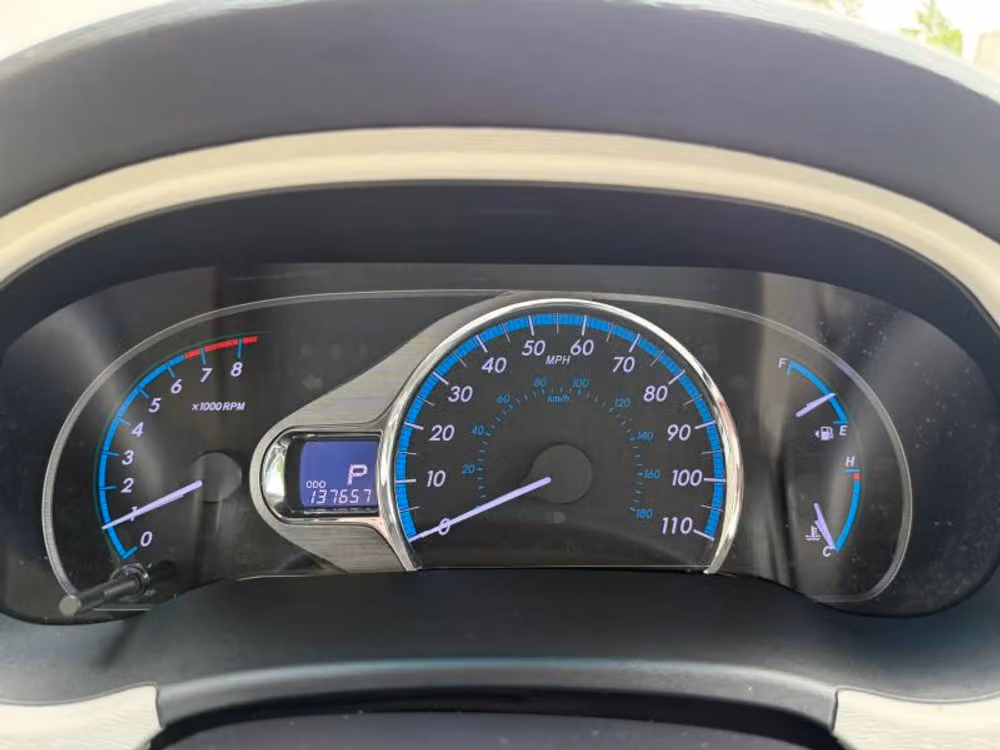 2013 Toyota Sienna XLE 7-Passenger Passenger Image 9