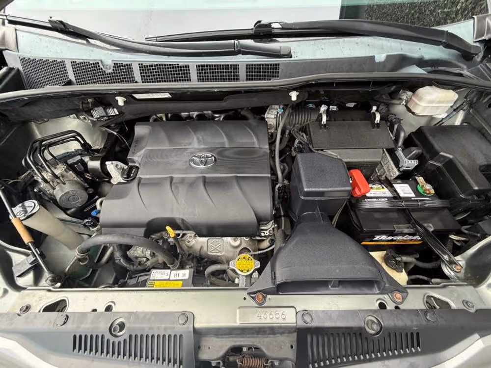 2013 Toyota Sienna XLE 7-Passenger Passenger Image 19