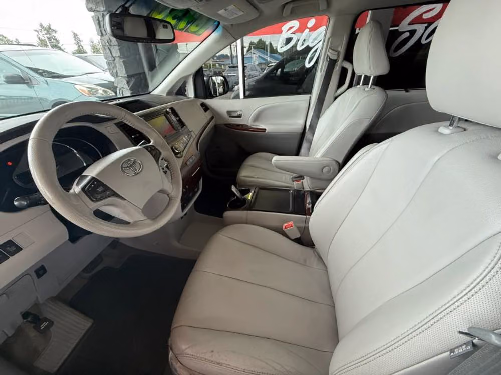 2013 Toyota Sienna XLE 7-Passenger Passenger Image 12