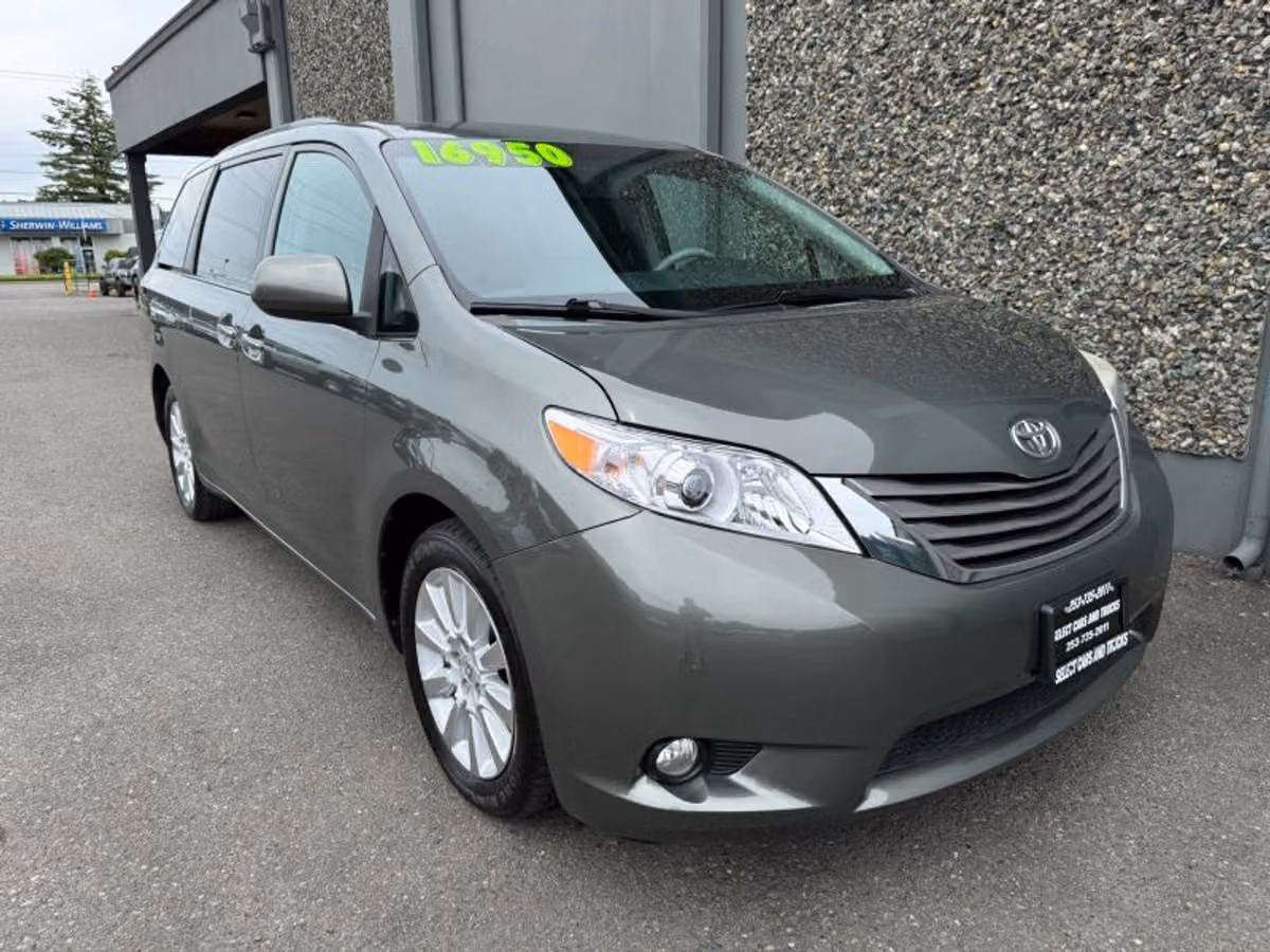 2013 Toyota Sienna XLE 7-Passenger Passenger Image 4