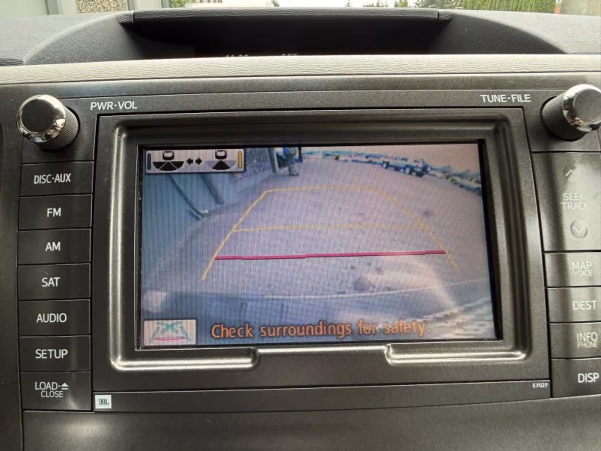 2013 Toyota Sienna XLE 7-Passenger Passenger Image 11