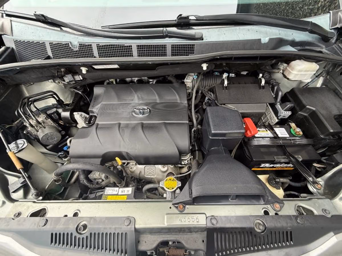 2013 Toyota Sienna XLE 7-Passenger Passenger Image 19