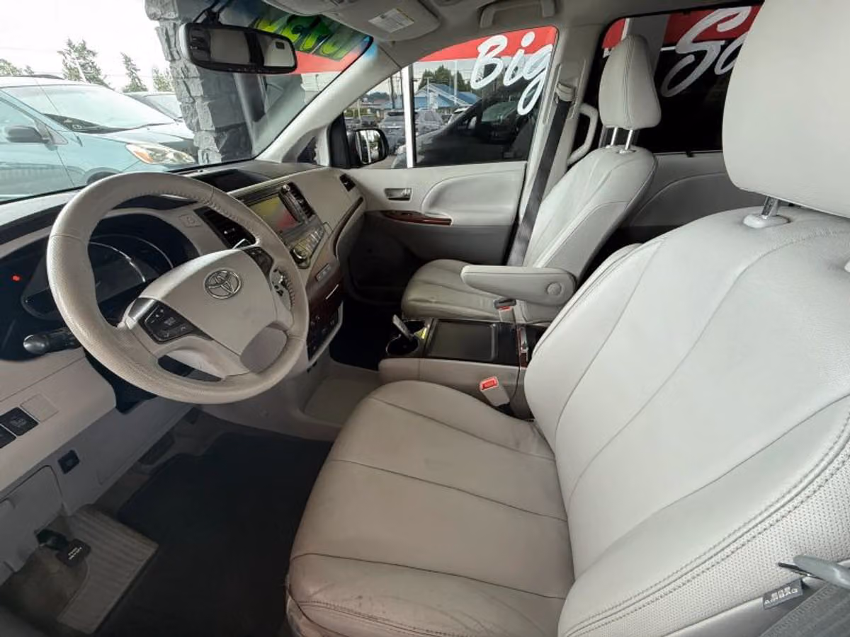 2013 Toyota Sienna XLE 7-Passenger Passenger Image 12