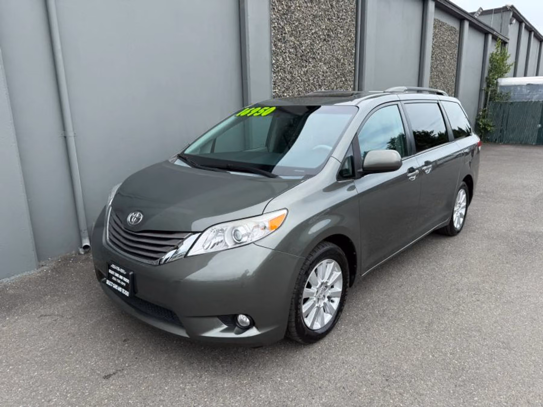 2013 Toyota Sienna XLE 7-Passenger Passenger