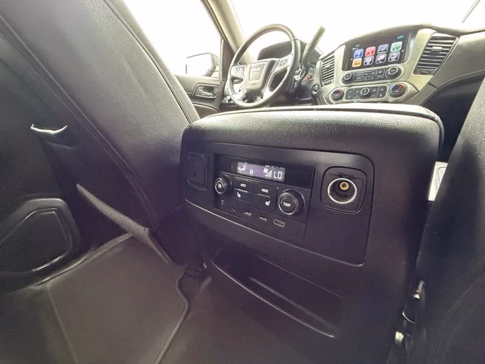 2017 GMC Yukon SLT Image 19