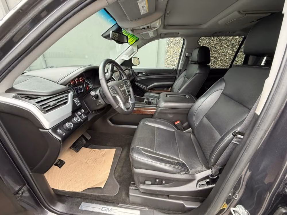 2017 GMC Yukon SLT Image 13