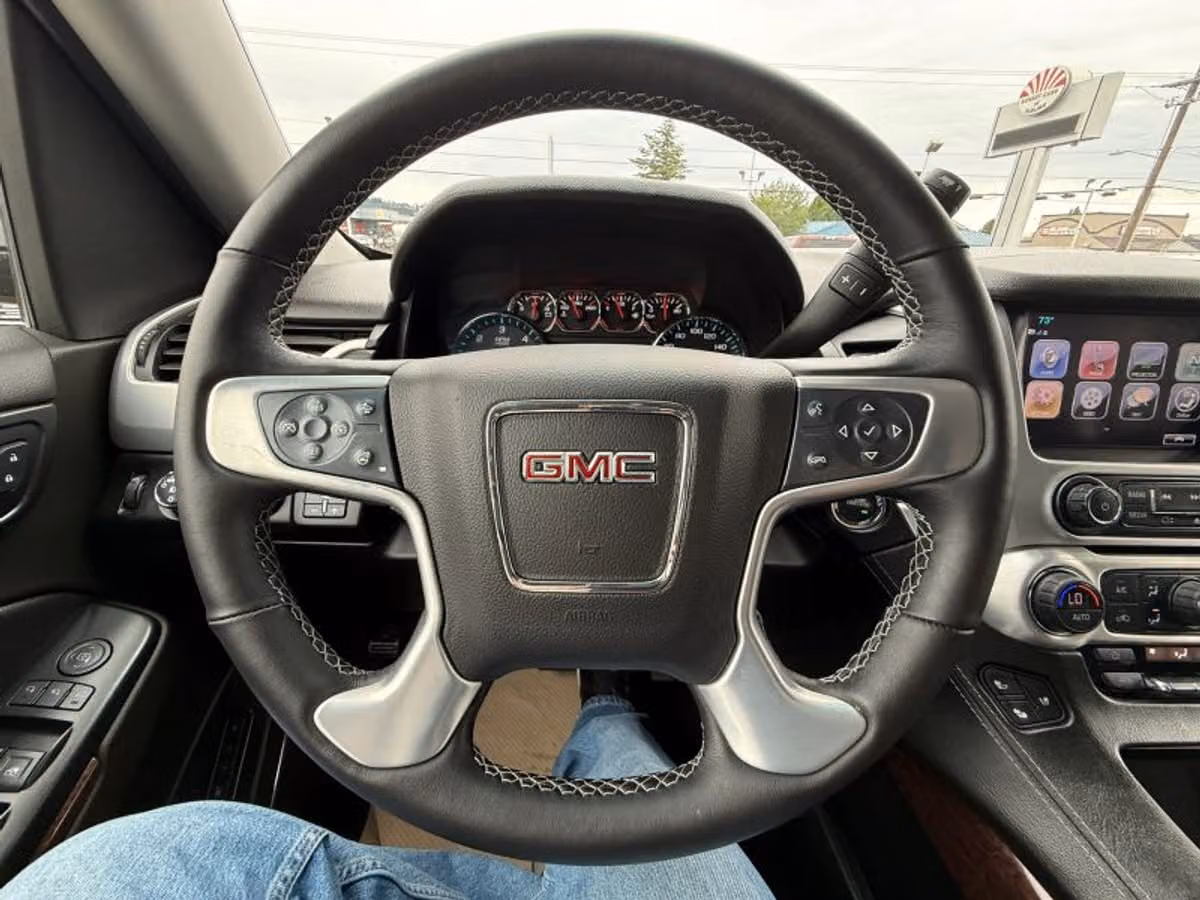 2017 GMC Yukon SLT Image 9