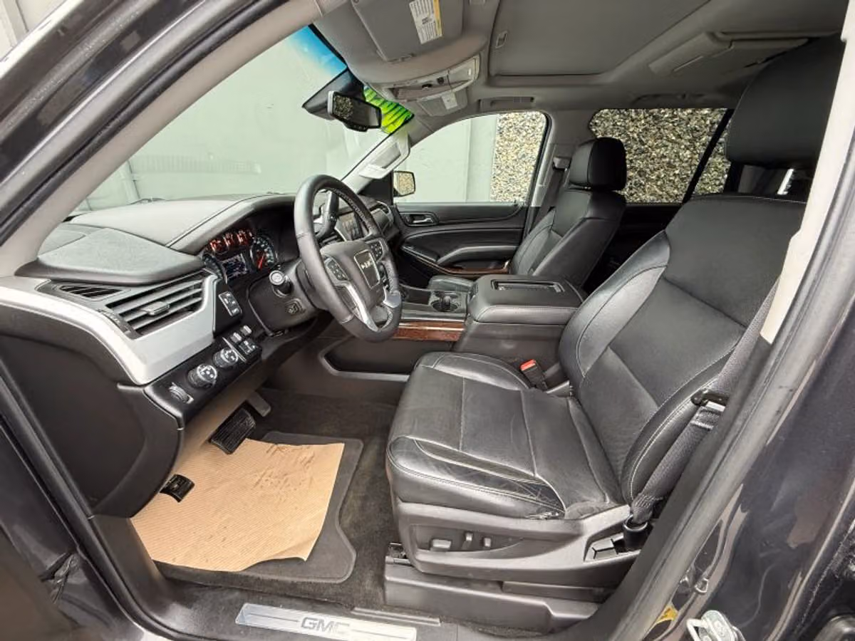 2017 GMC Yukon SLT Image 13