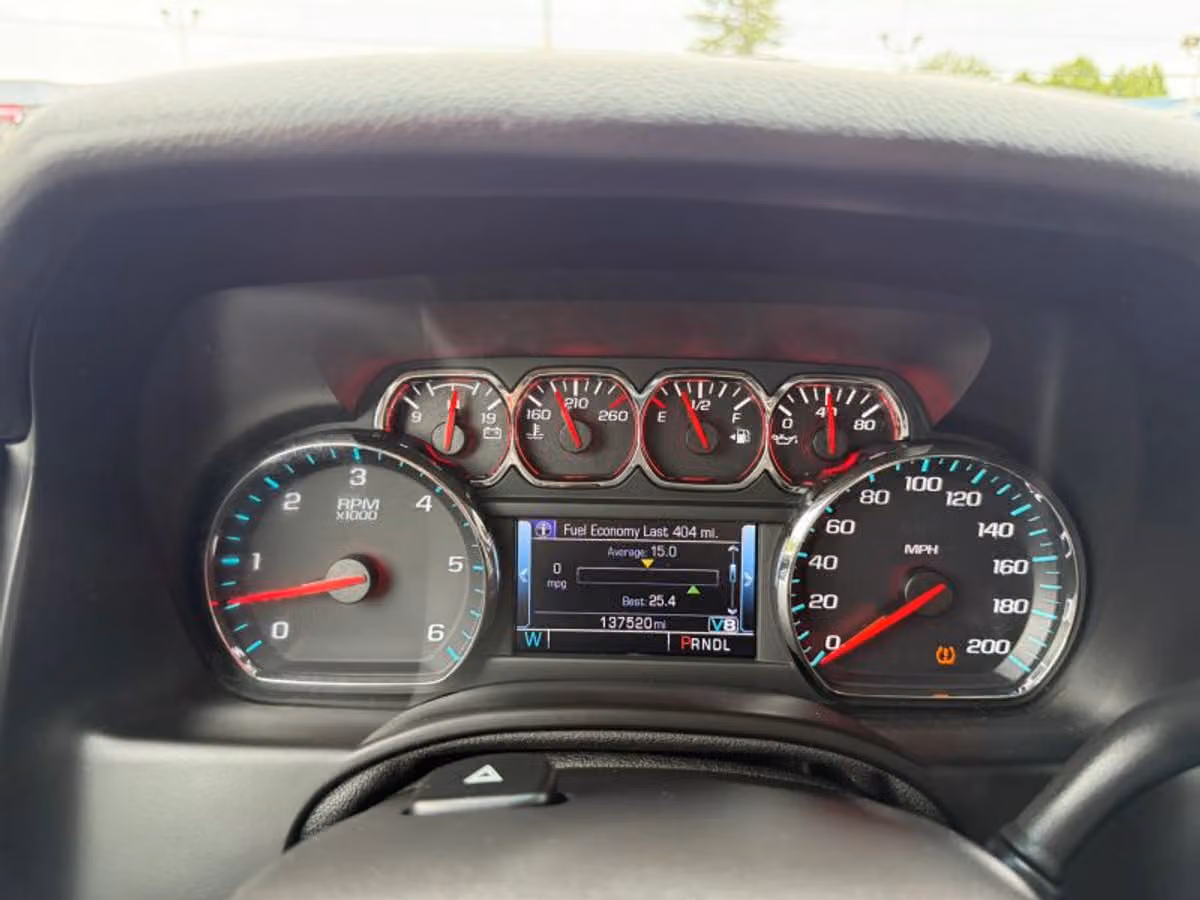 2017 GMC Yukon SLT Image 10