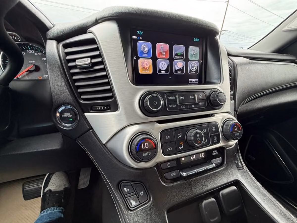 2017 GMC Yukon SLT Image 11