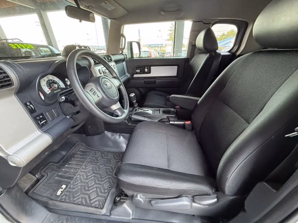 2007 Toyota FJ Cruiser Base Image 13