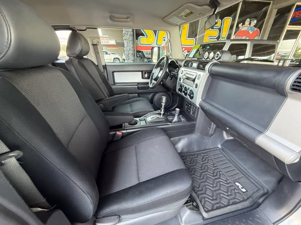 2007 Toyota FJ Cruiser Base Image 14