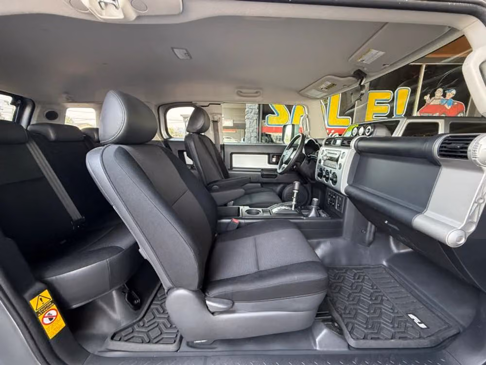 2007 Toyota FJ Cruiser Base Image 16