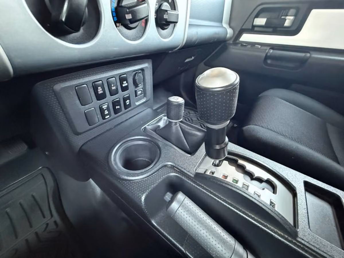 2007 Toyota FJ Cruiser Base Image 12