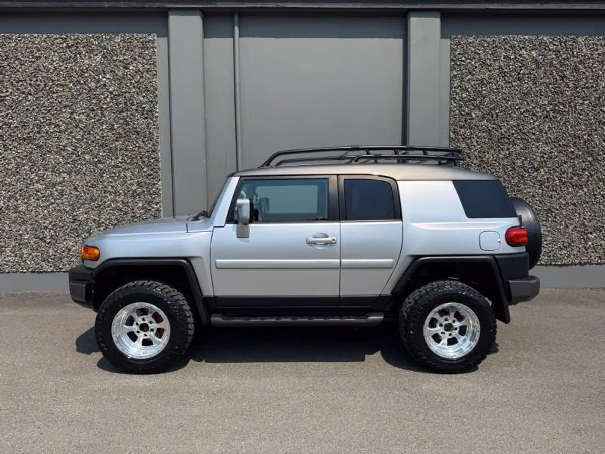 2007 Toyota FJ Cruiser Base Image 2