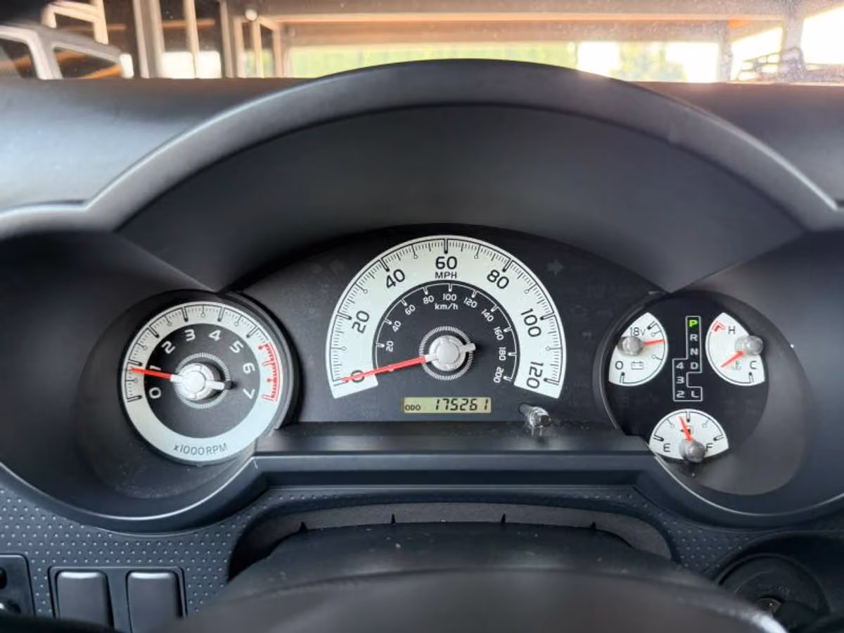 2007 Toyota FJ Cruiser Base Image 10
