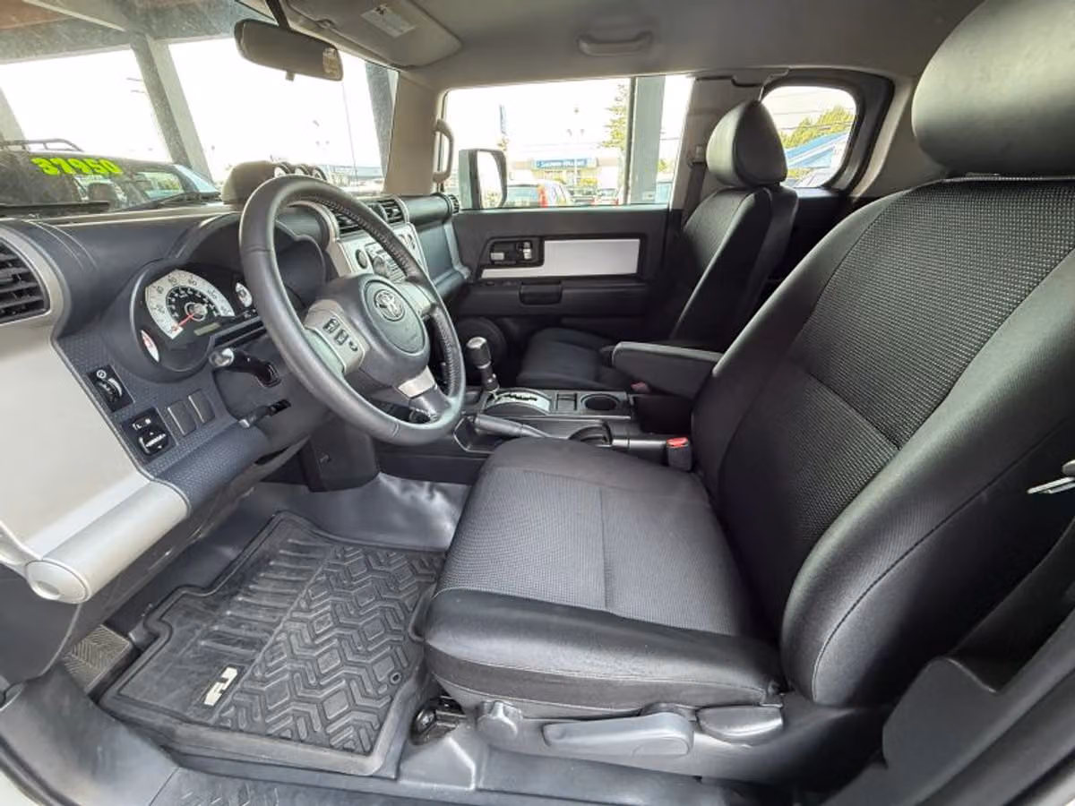 2007 Toyota FJ Cruiser Base Image 13