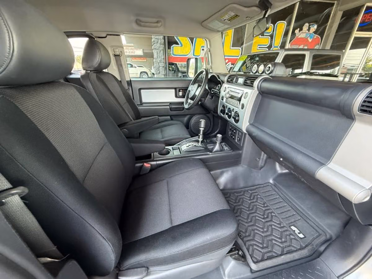 2007 Toyota FJ Cruiser Base Image 14