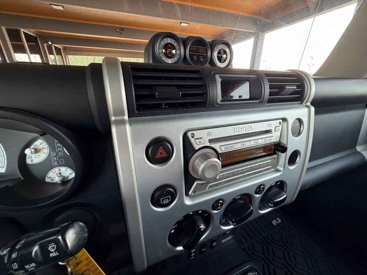 2007 Toyota FJ Cruiser Base Image 11