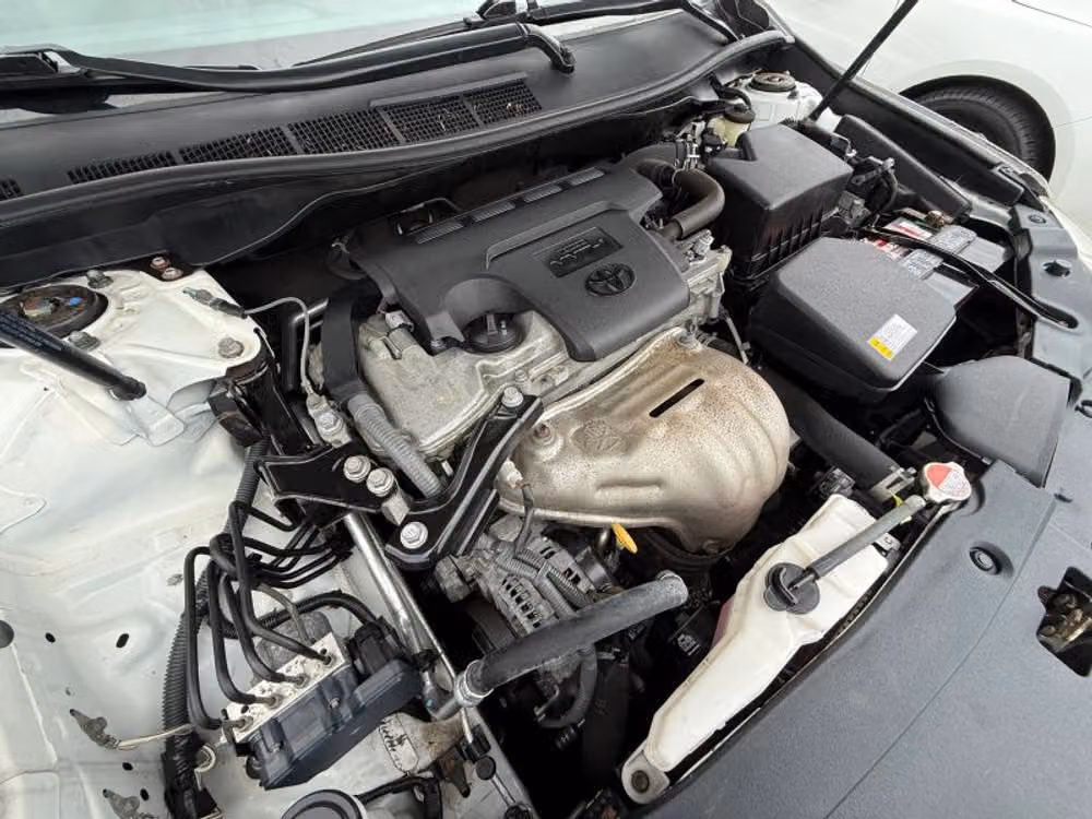 2016 Toyota Camry SE Image 18