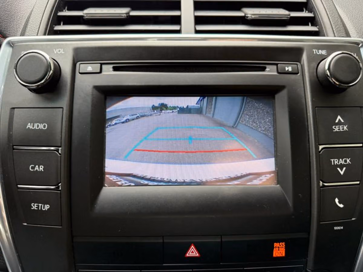 2016 Toyota Camry SE Image 12