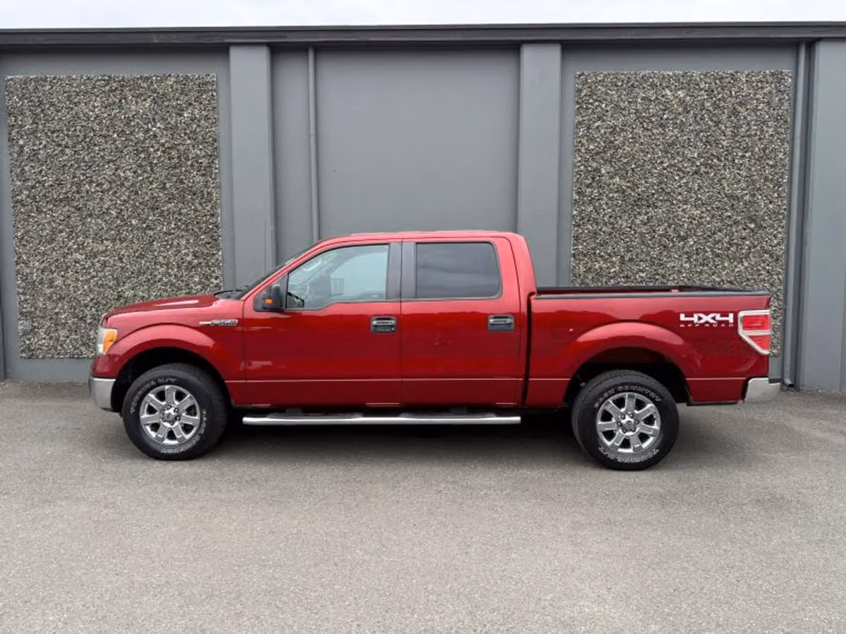 2014 Ford F-150 XLT SuperCrew Image 2