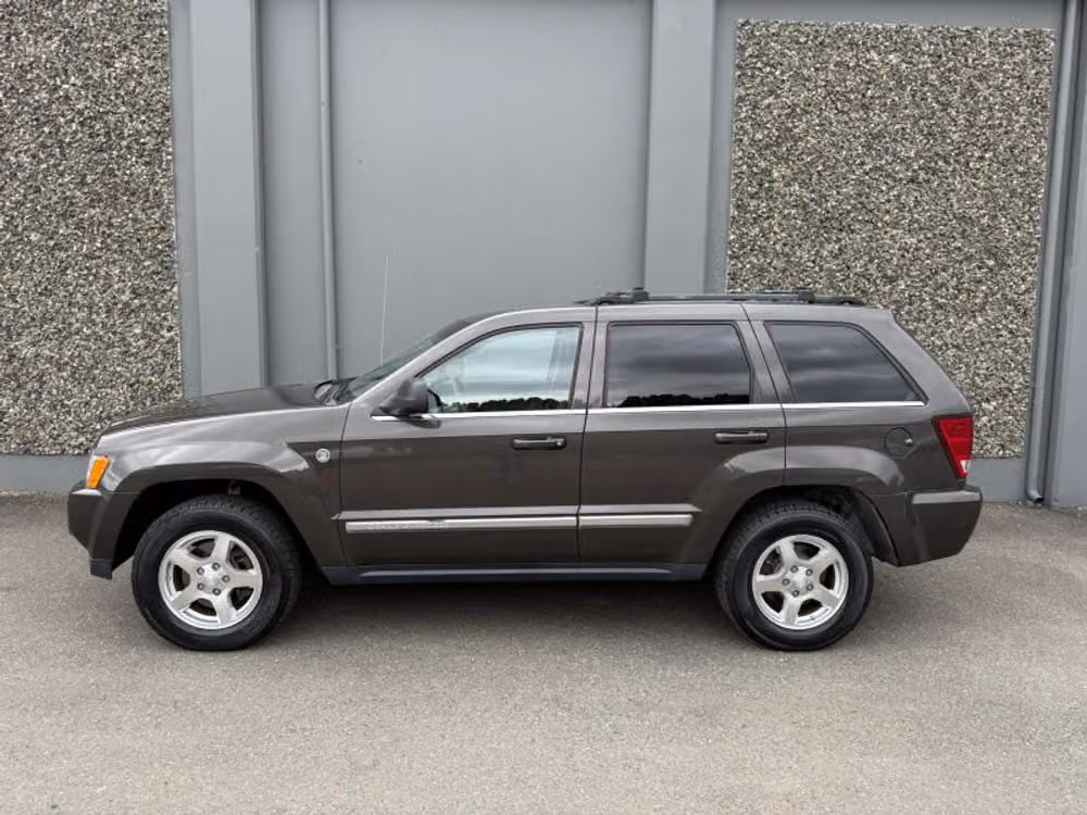 2005 Jeep Grand Cherokee Limited Image 2
