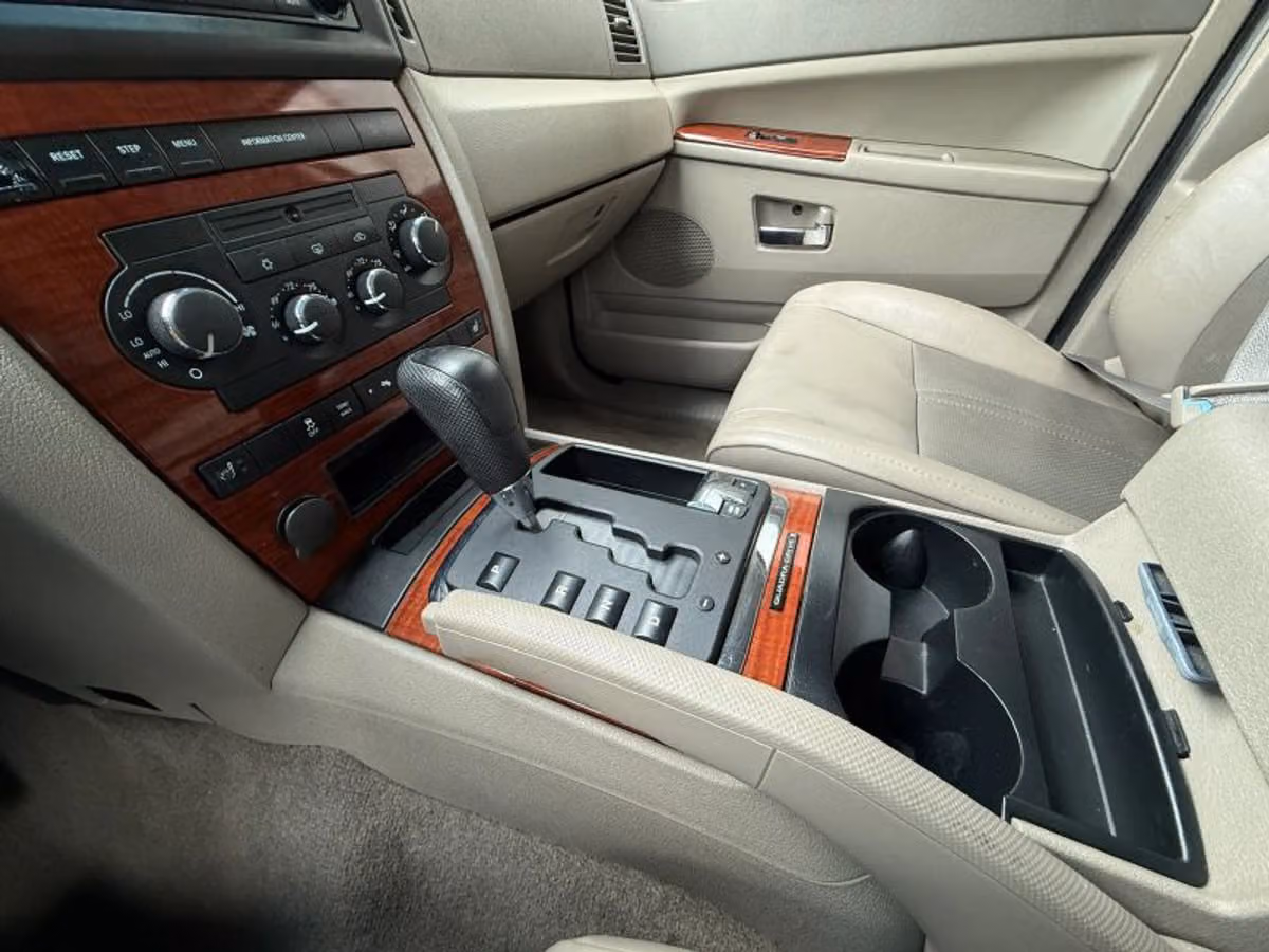 2005 Jeep Grand Cherokee Limited Image 12