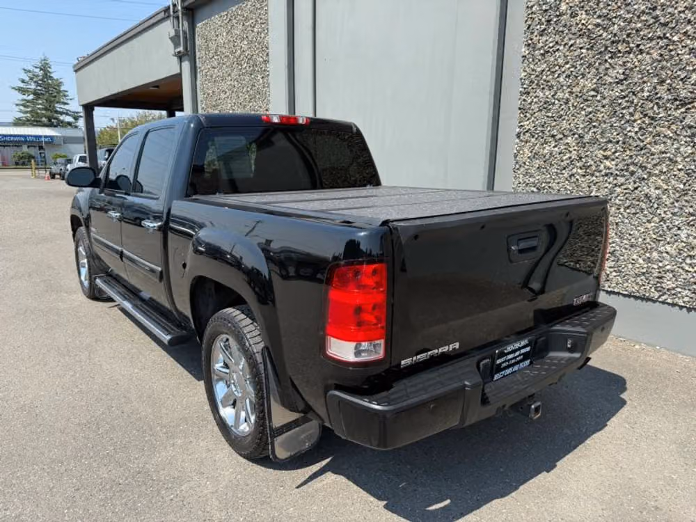 2013 GMC Sierra 1500 Denali Crew Cab Image 3
