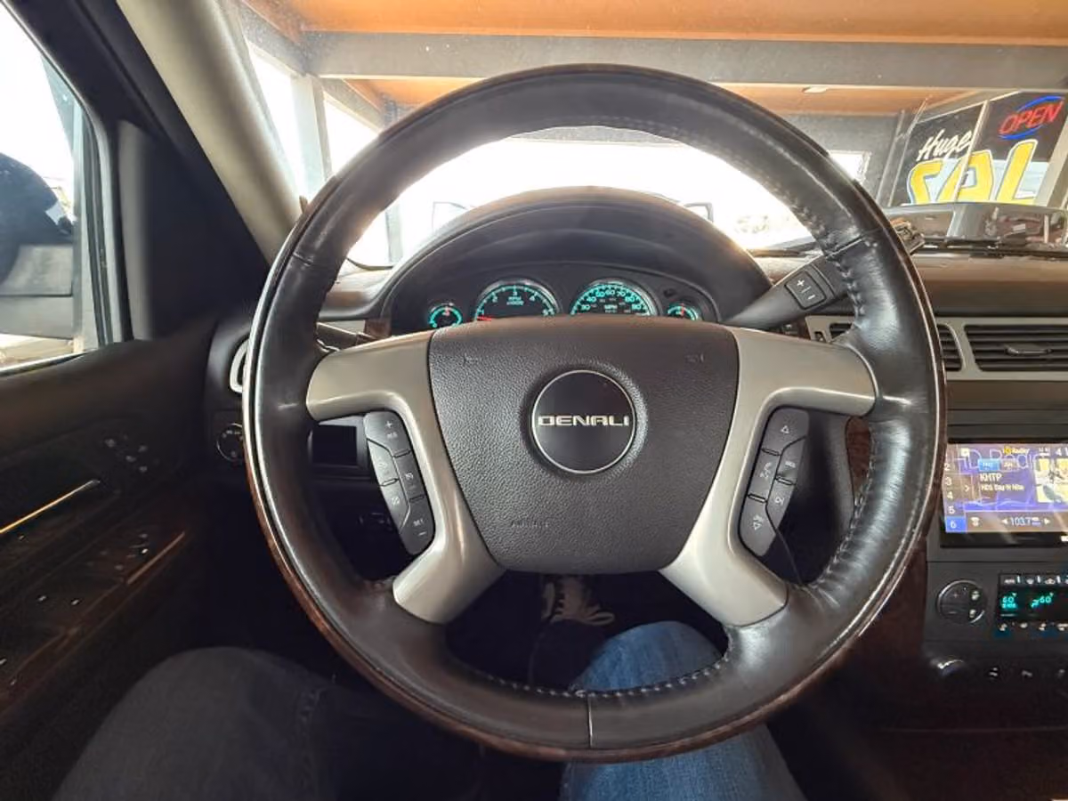 2013 GMC Sierra 1500 Denali Crew Cab Image 9