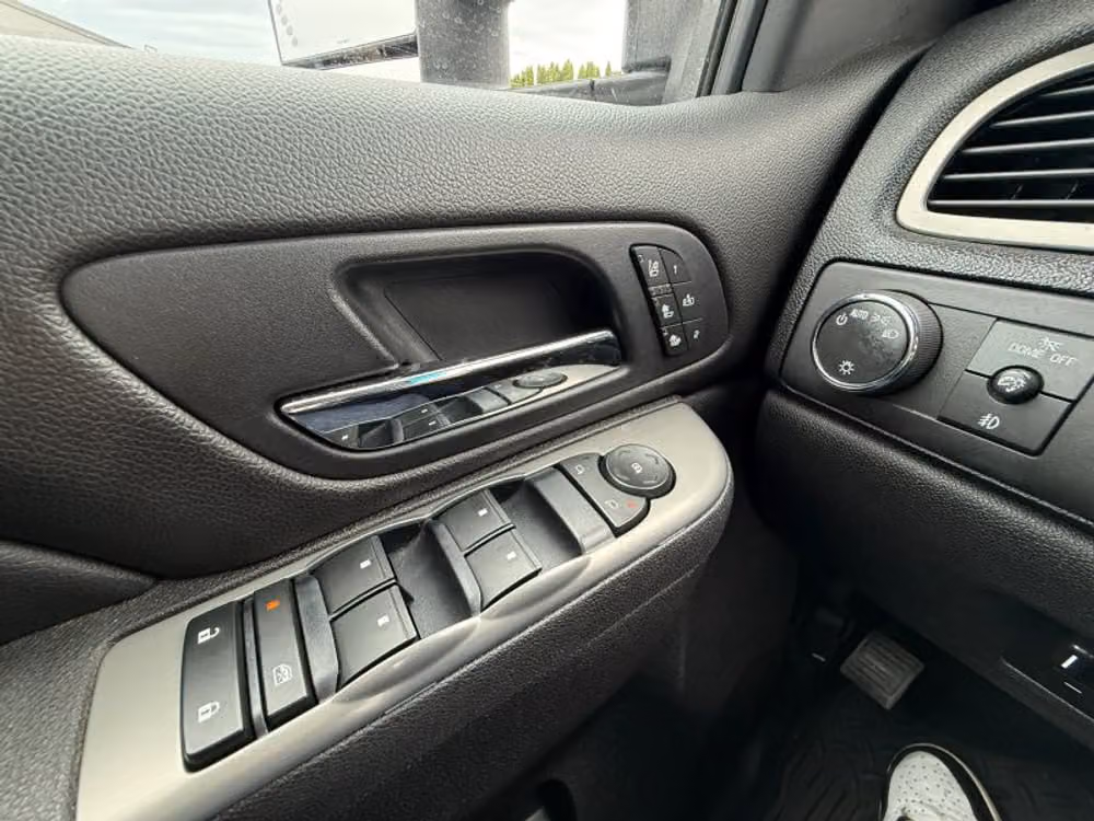 2014 Chevrolet Silverado 2500HD LTZ Pickup 4D 8 ft Crew Cab Image 12