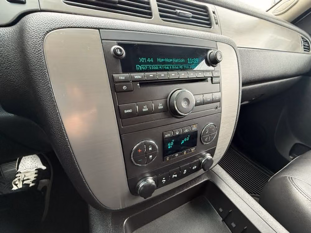 2014 Chevrolet Silverado 2500HD LTZ Pickup 4D 8 ft Crew Cab Image 11