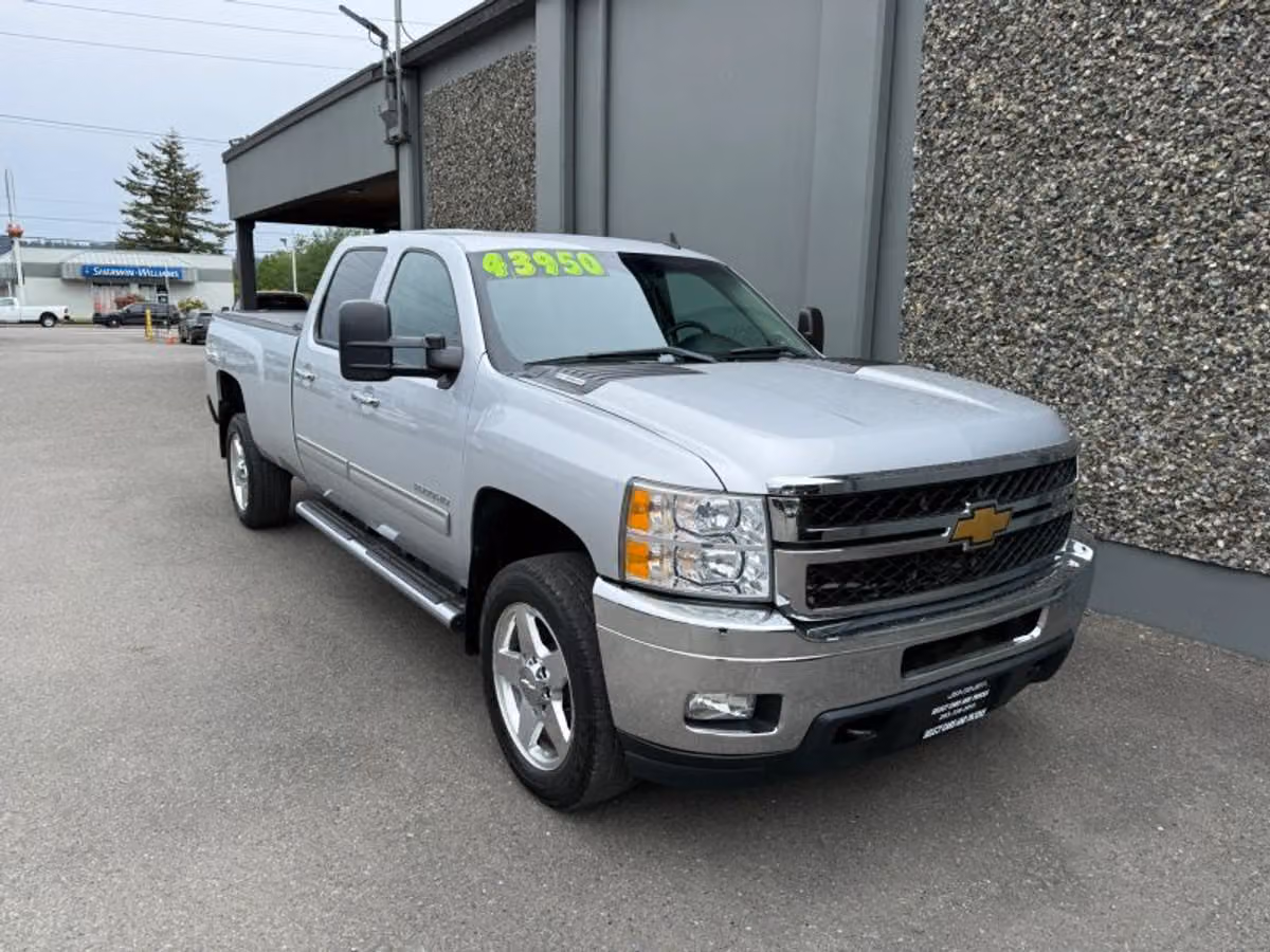 2014 Chevrolet Silverado 2500HD LTZ Pickup 4D 8 ft Crew Cab Image 4
