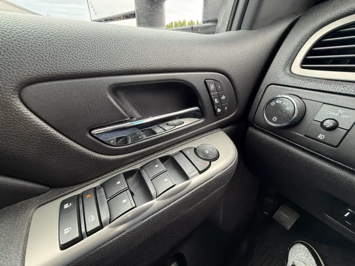2014 Chevrolet Silverado 2500HD LTZ Pickup 4D 8 ft Crew Cab Image 12