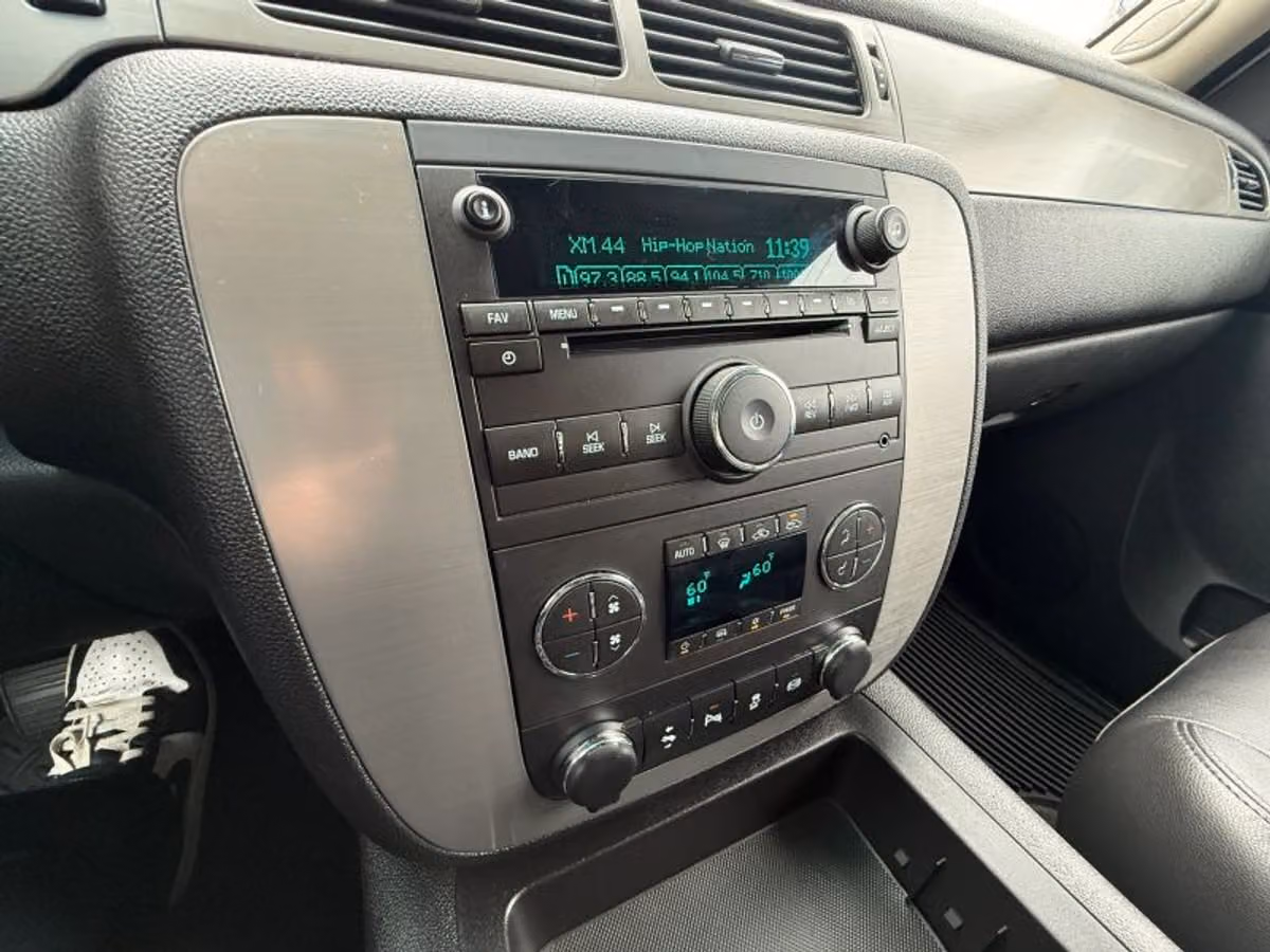 2014 Chevrolet Silverado 2500HD LTZ Pickup 4D 8 ft Crew Cab Image 11