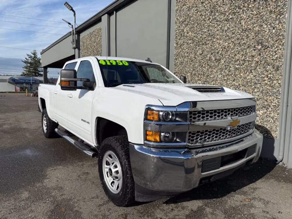 2019 Chevrolet Silverado 2500HD LT Crew Cab Image 4