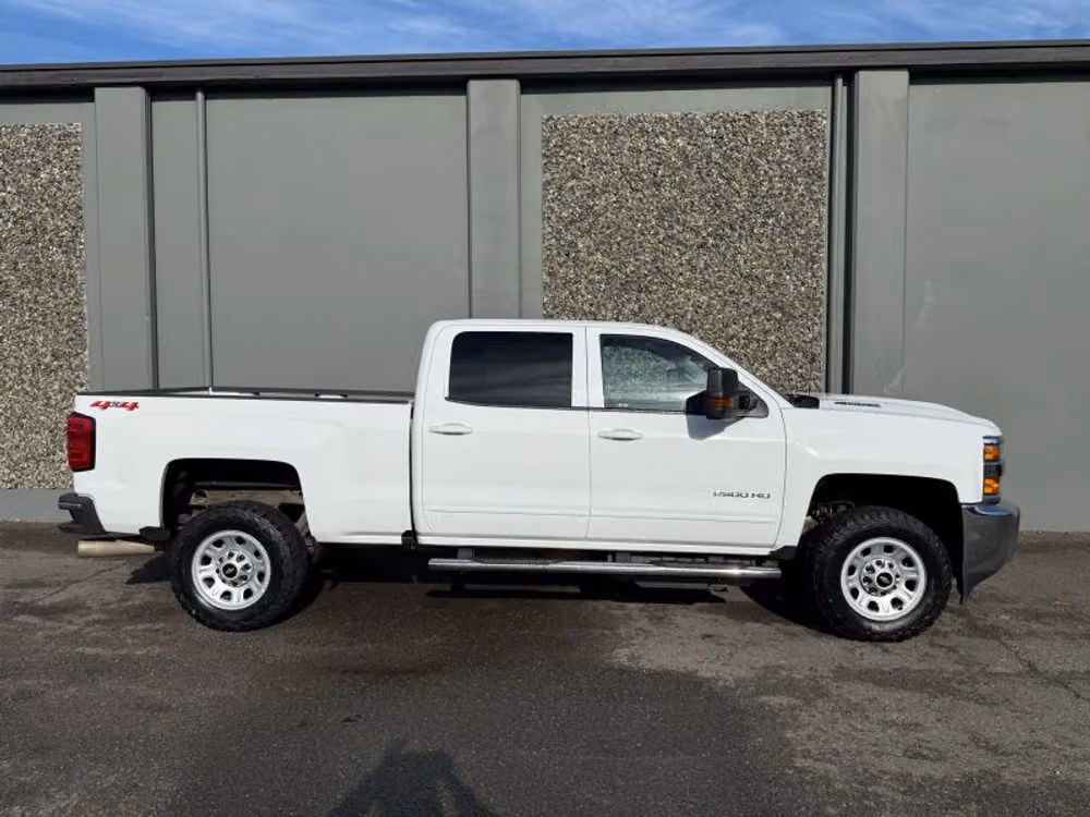 2019 Chevrolet Silverado 2500HD LT Crew Cab Image 5