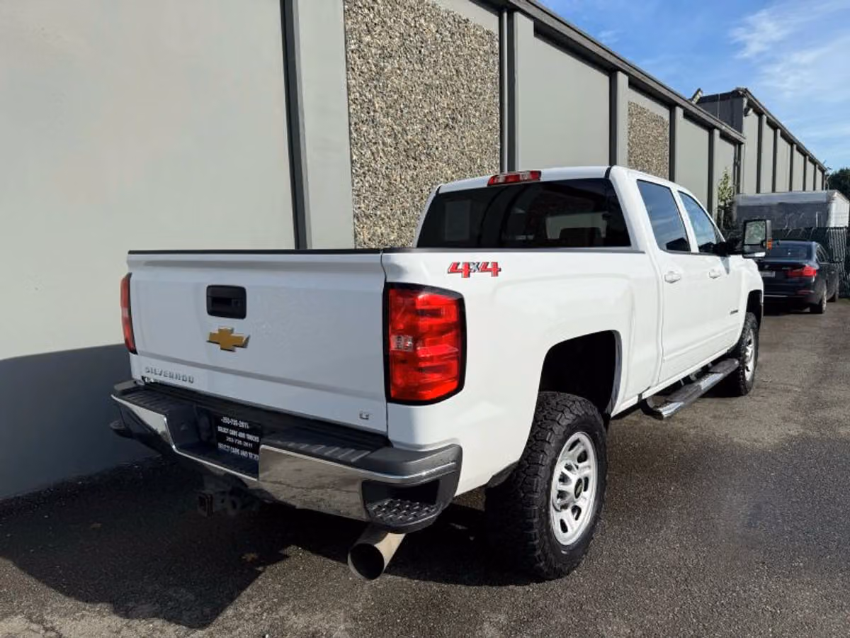 2019 Chevrolet Silverado 2500HD LT Crew Cab Image 6