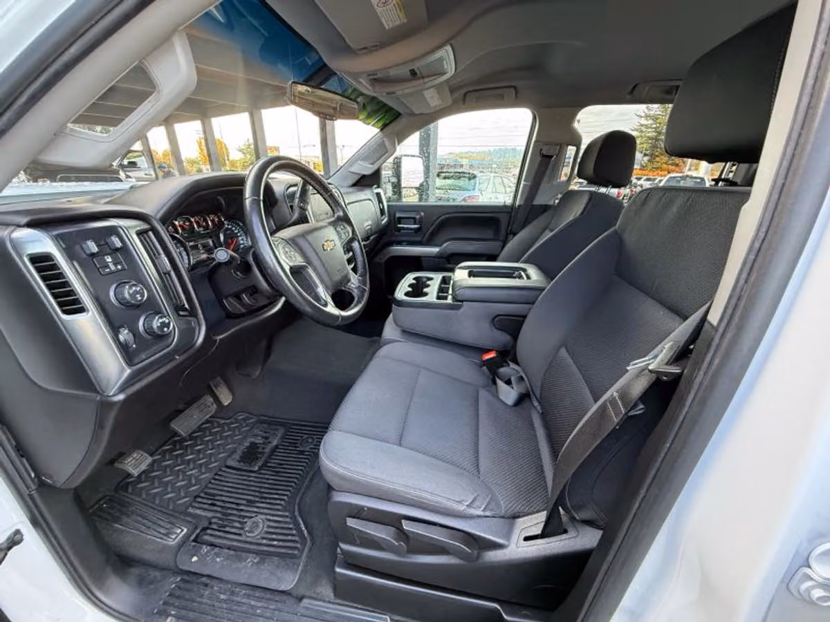 2019 Chevrolet Silverado 2500HD LT Crew Cab Image 12