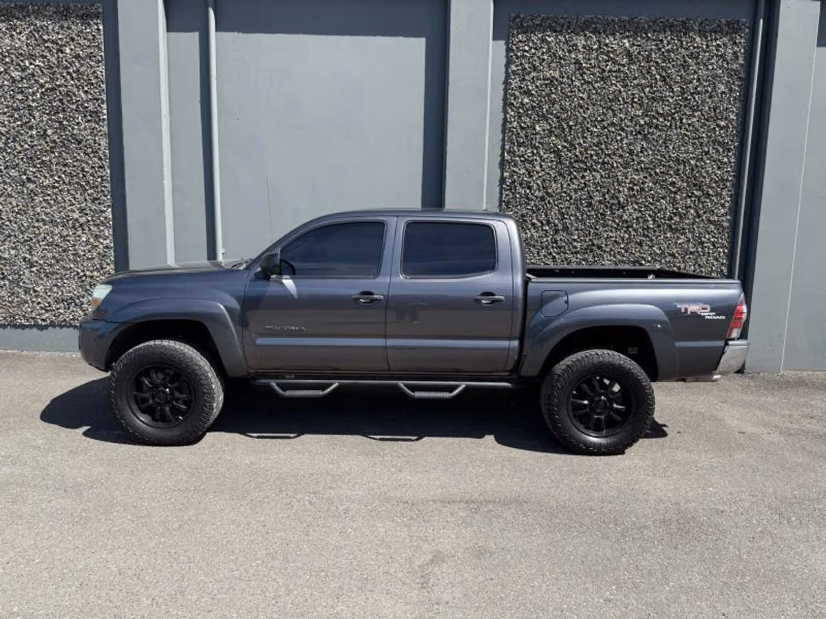 2011 Toyota Tacoma V6 Double Cab Image 2