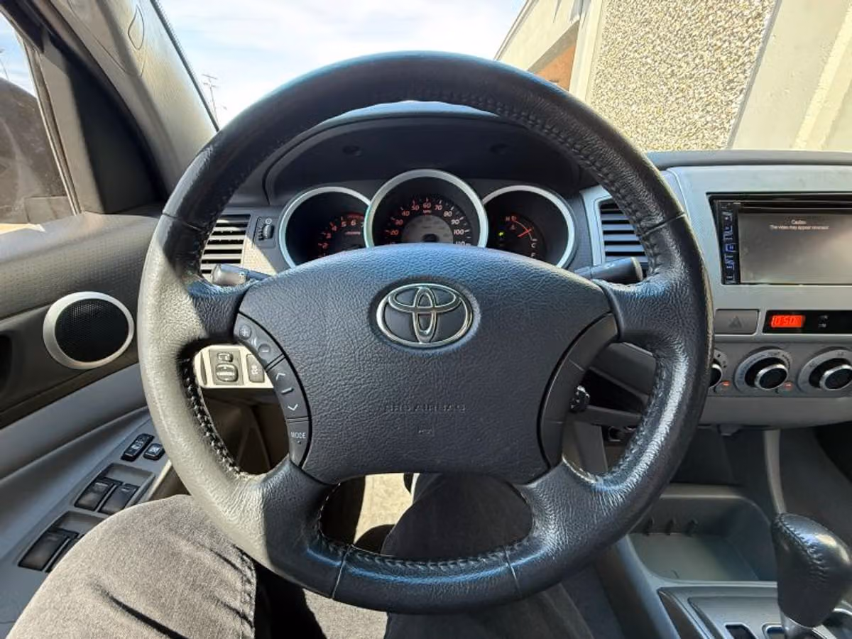 2011 Toyota Tacoma V6 Double Cab Image 9