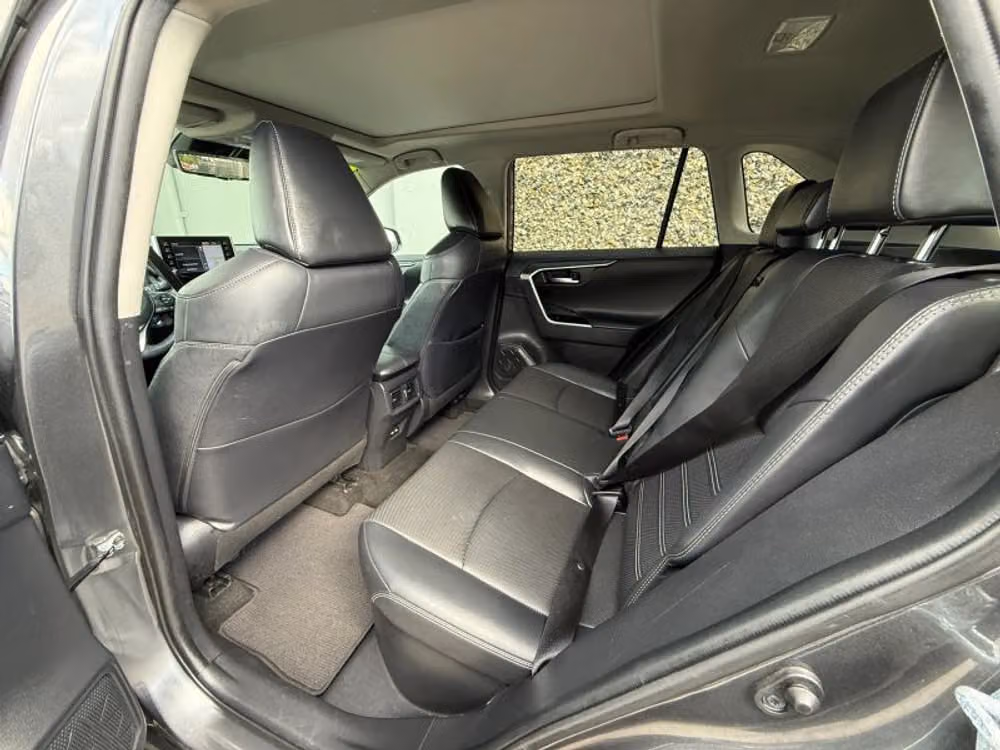 2021 Toyota RAV4 Hybrid Limited Image 17