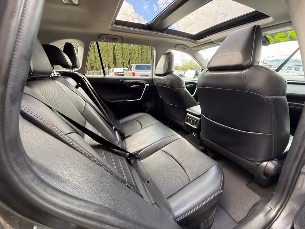 2021 Toyota RAV4 Hybrid Limited Image 18